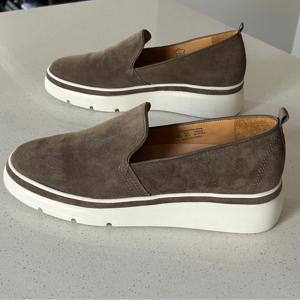 Bill Blass Sutton Suede Sneaker Loafer in Taupe Italian Leather size 9.5